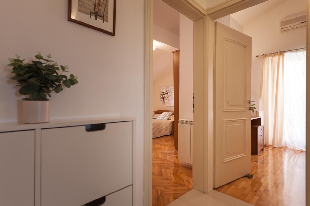 Apartments Alice Ровин Екстериор снимка