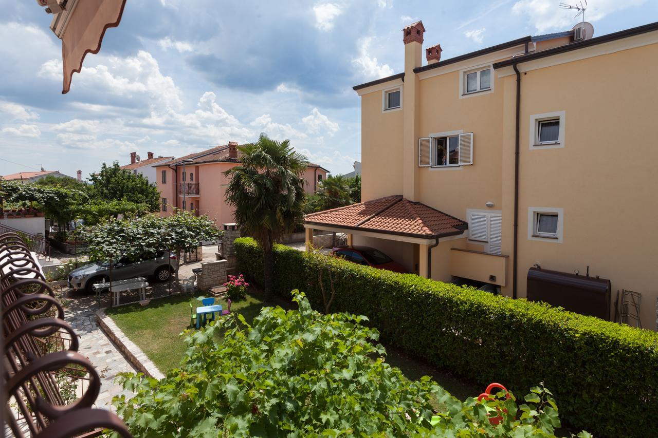 Apartments Alice Ровин Екстериор снимка