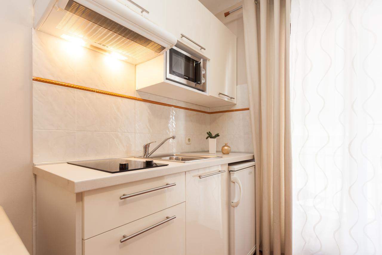Apartments Alice Ровин Екстериор снимка