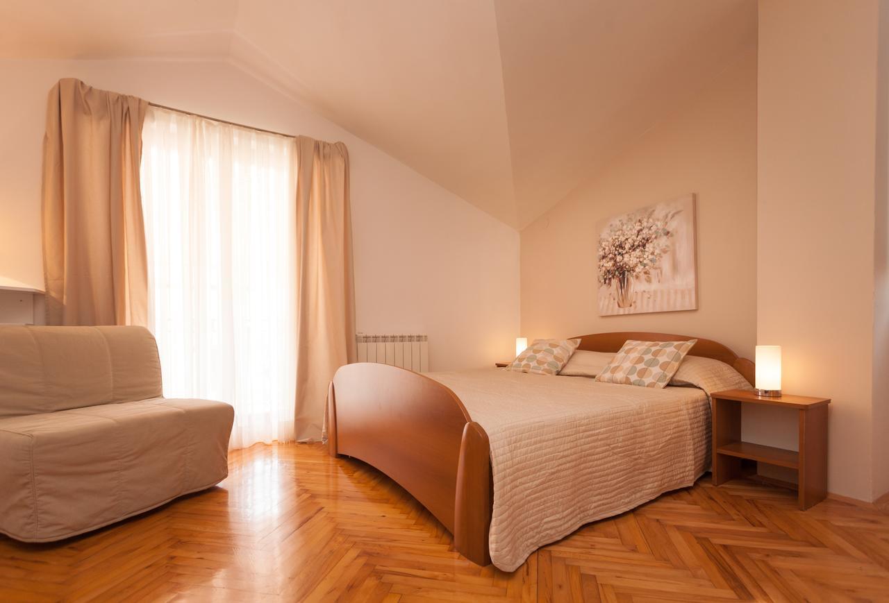 Apartments Alice Ровин Екстериор снимка