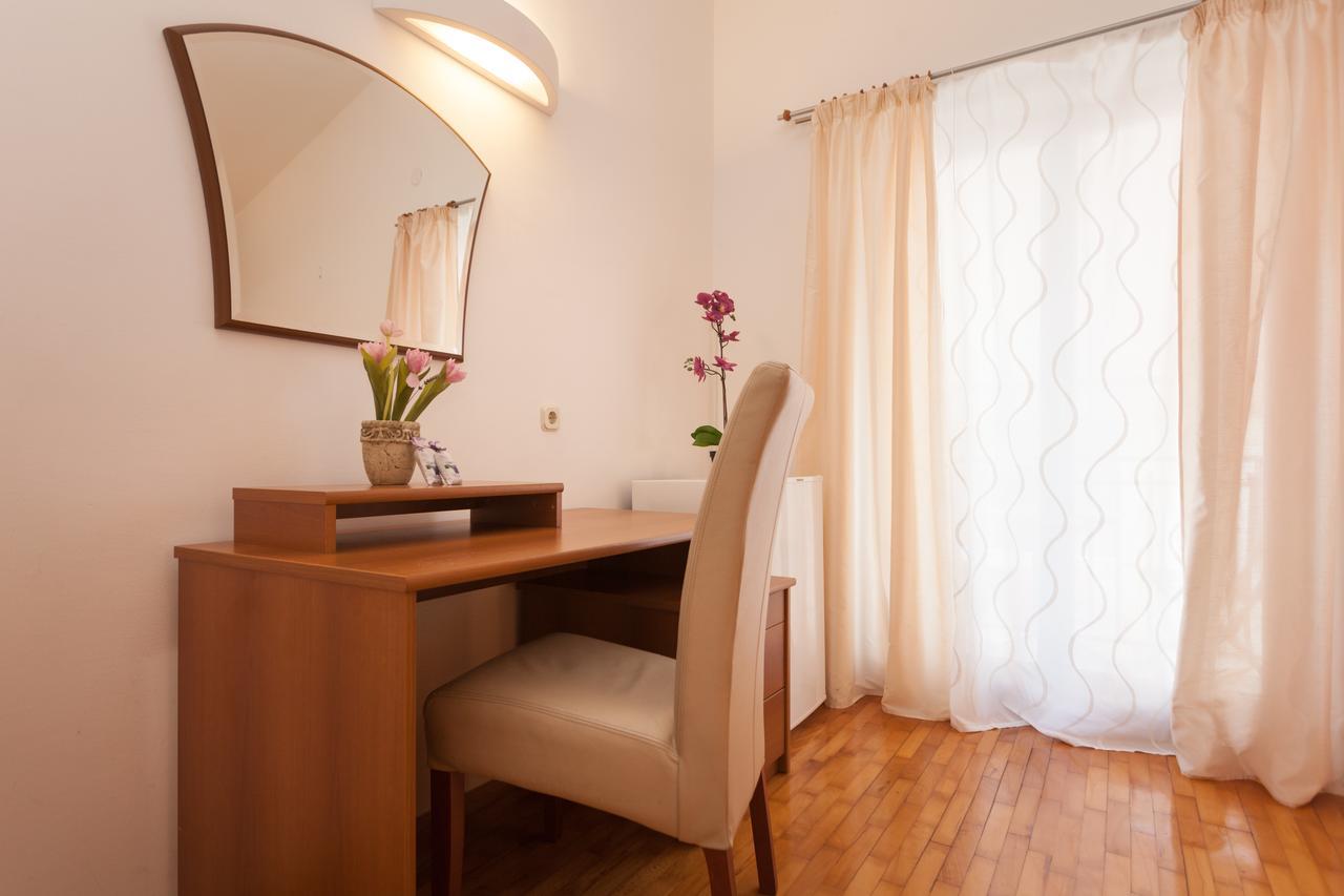 Apartments Alice Ровин Екстериор снимка